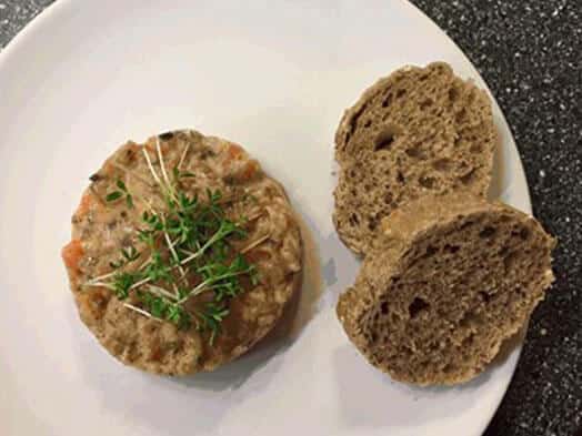 Salmon tartare & baked salmon