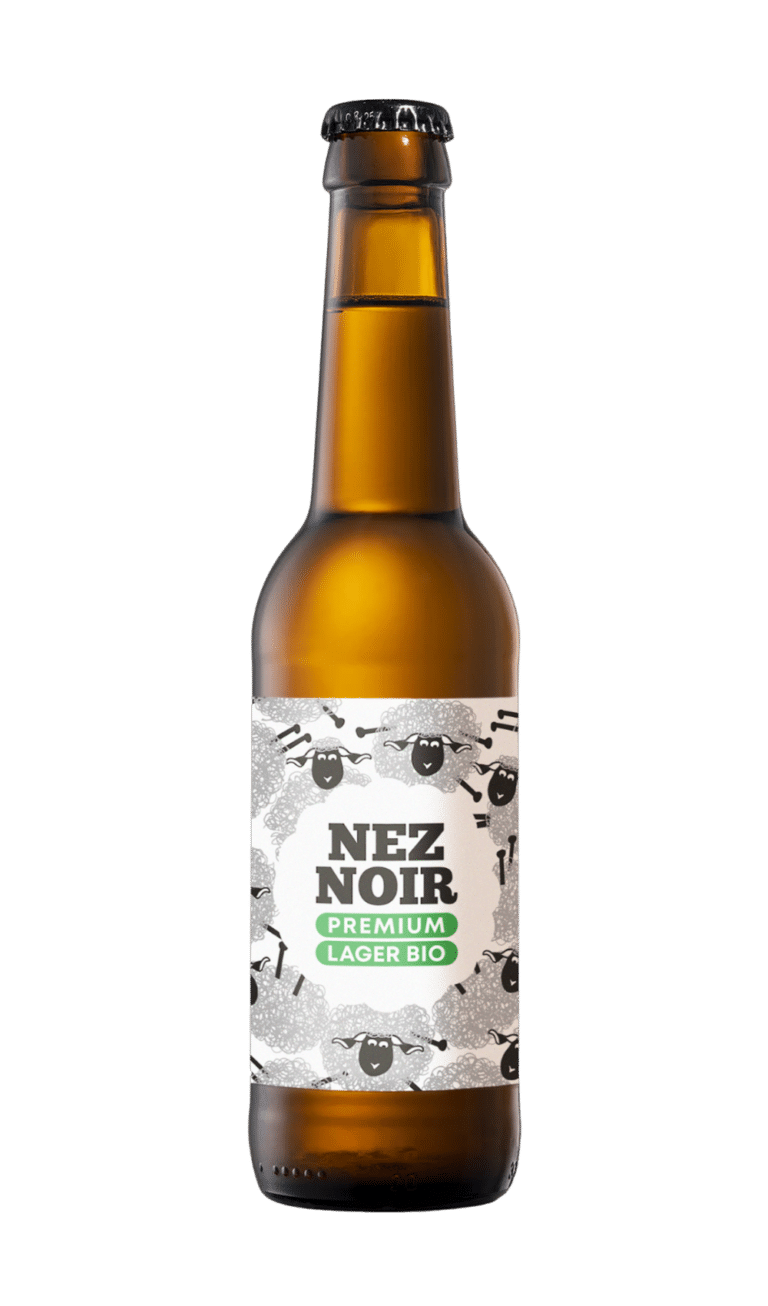 Bouteille de bière Nez Noir Premium Lager Bio avec étiquette illustrée de moutons noirs sur fond clair