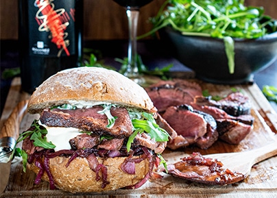 Enten-Burger, Zwiebel-Confit & Wasabi-Sauce